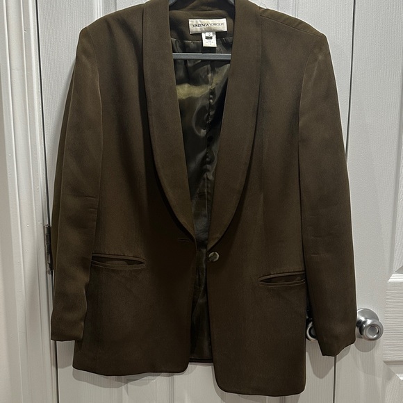 Jones New York Jackets & Blazers - Jones New York Vintage Olive Blazer w/ 100% Silk Shell